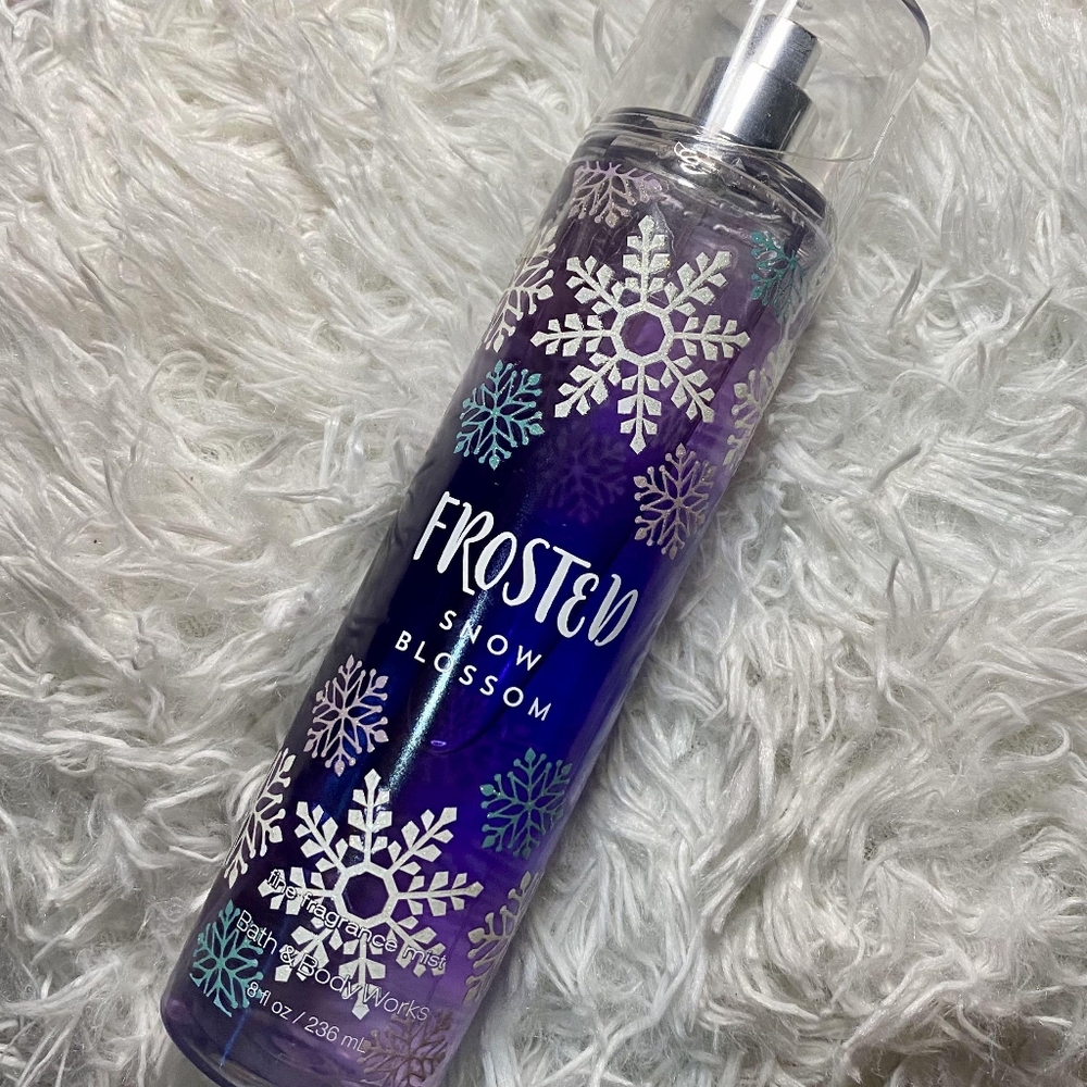 Bath and  body works frosted snow blossom 🌸 ❄️  body splash